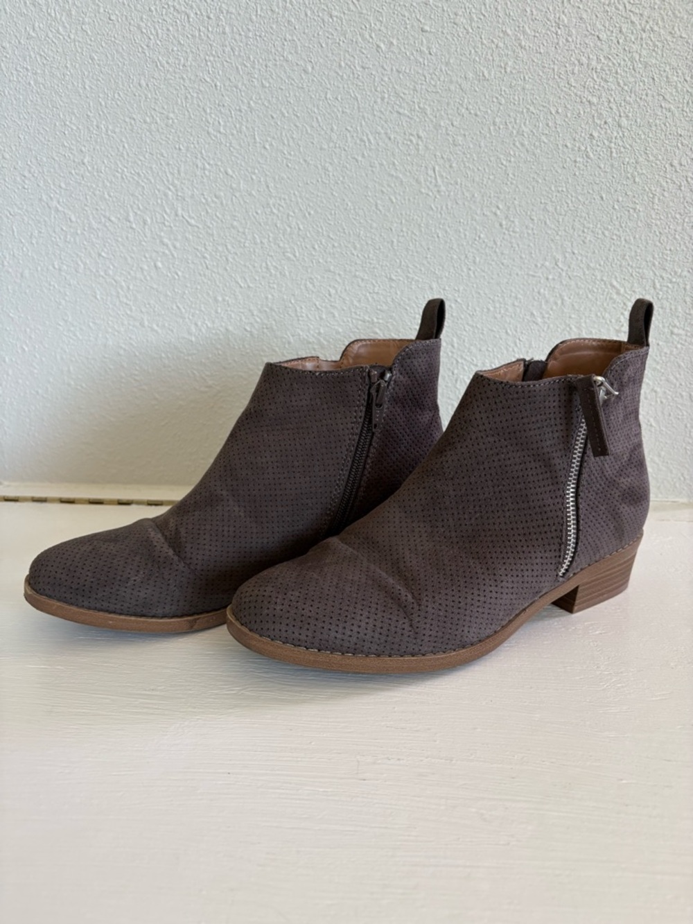 Universal Thread Brown Ankle Booties (size 6.5)
